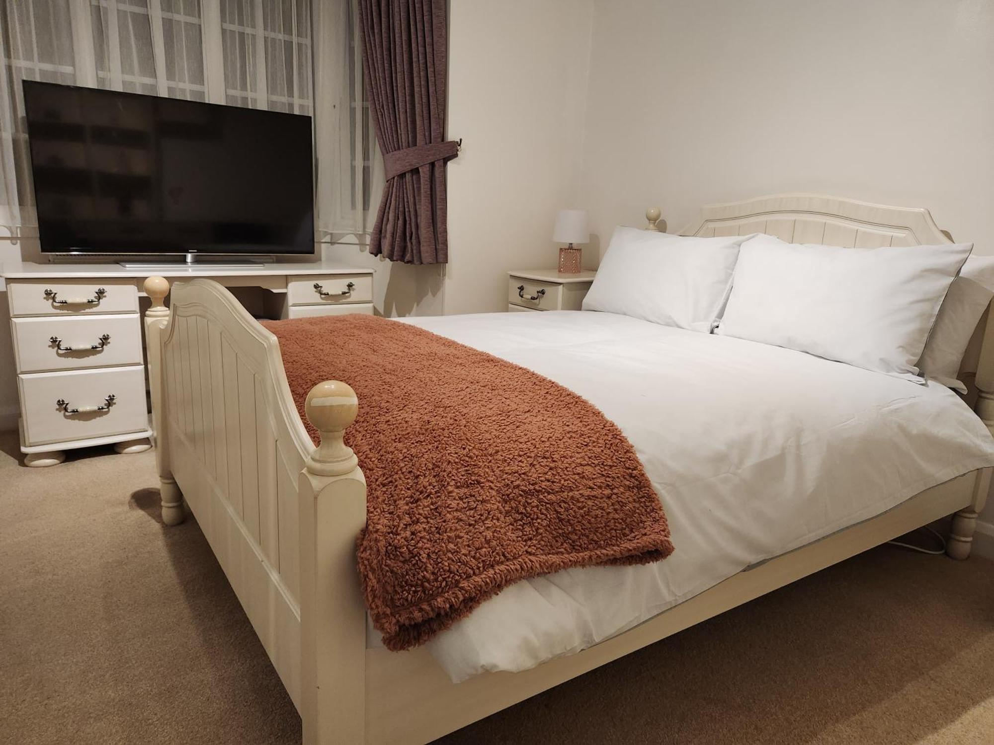 Elmdon House With 4 Spacious Bedrooms To Choose Birmingham Bagian luar foto