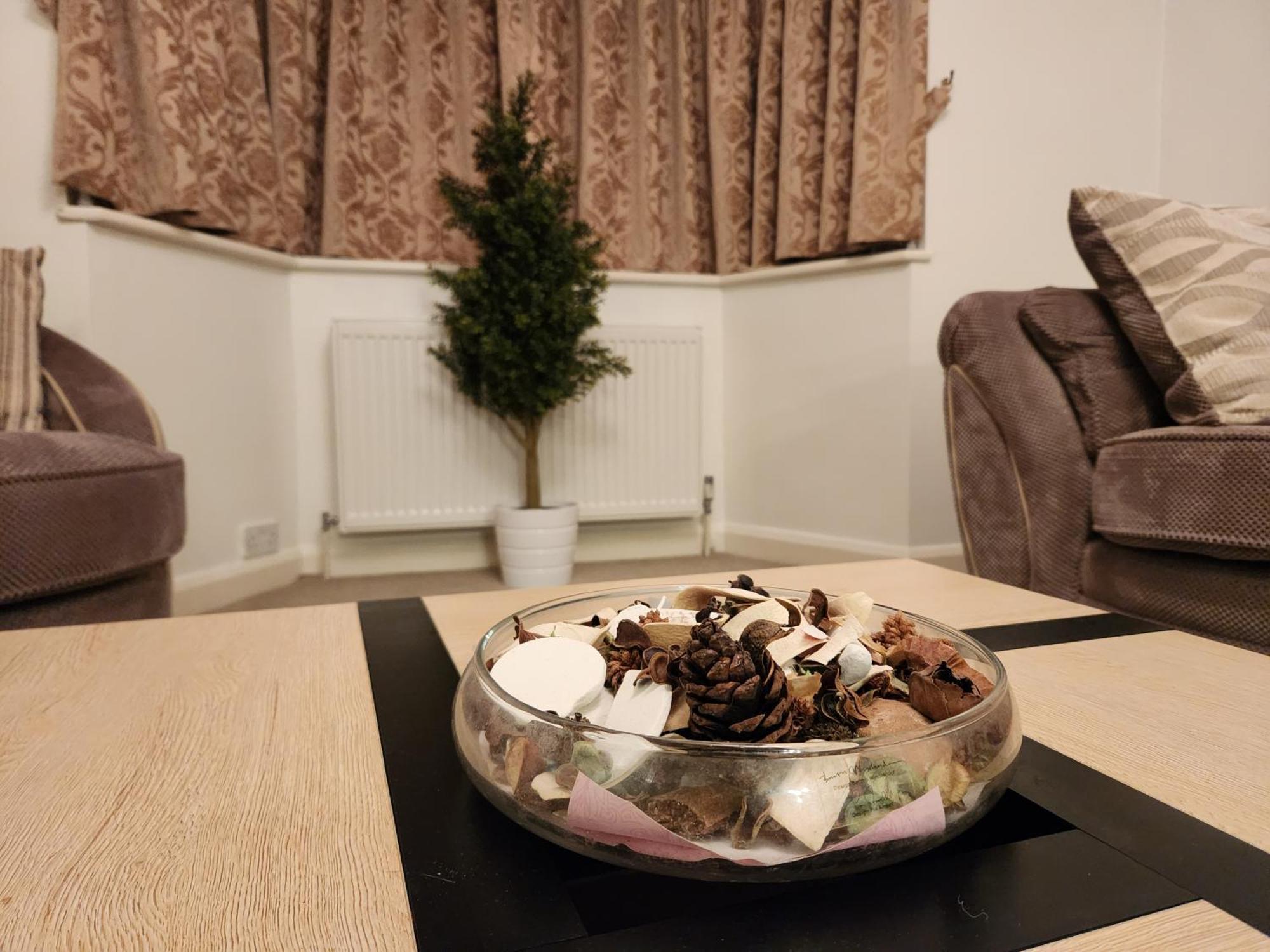 Elmdon House With 4 Spacious Bedrooms To Choose Birmingham Bagian luar foto