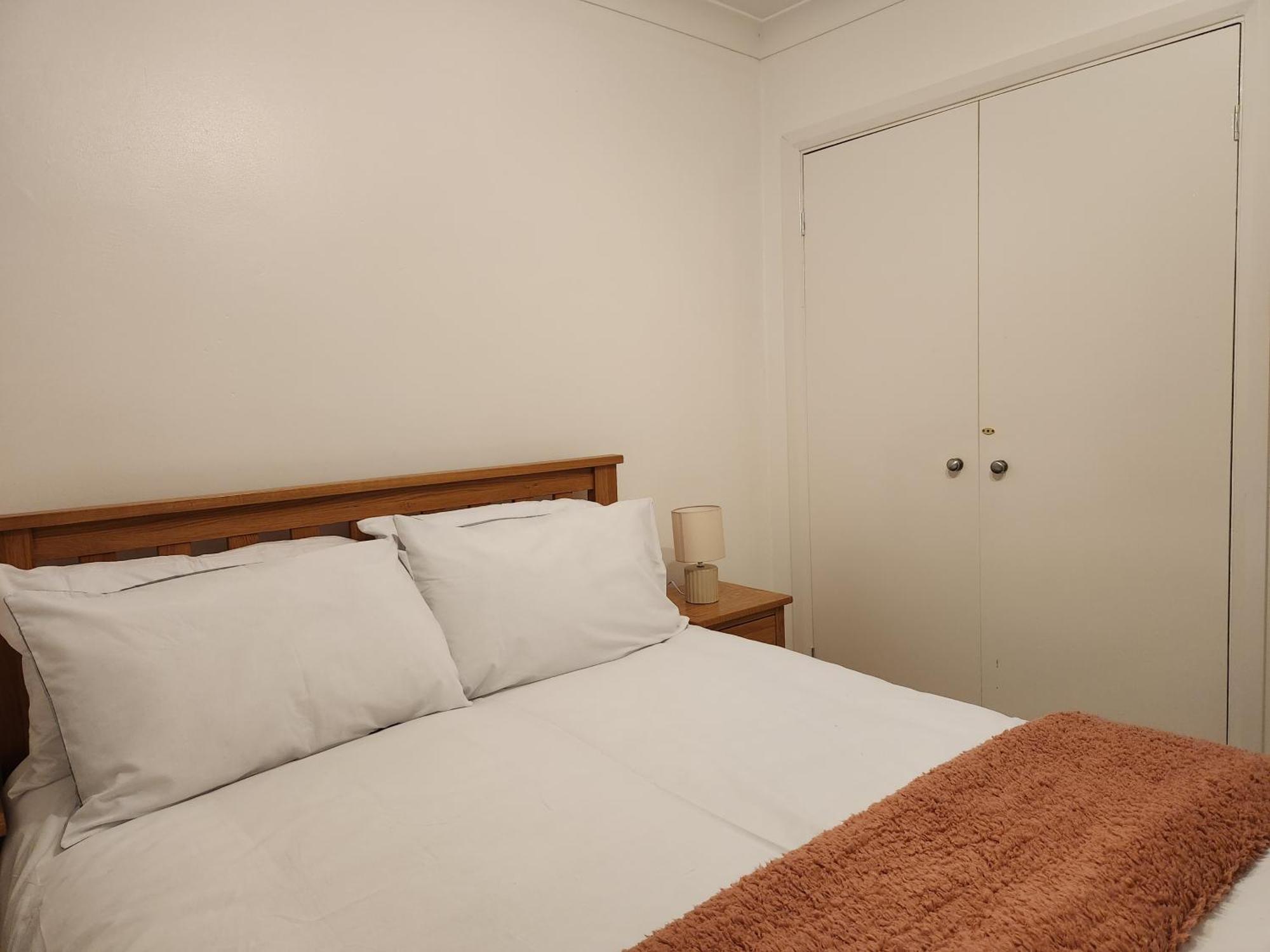 Elmdon House With 4 Spacious Bedrooms To Choose Birmingham Bagian luar foto