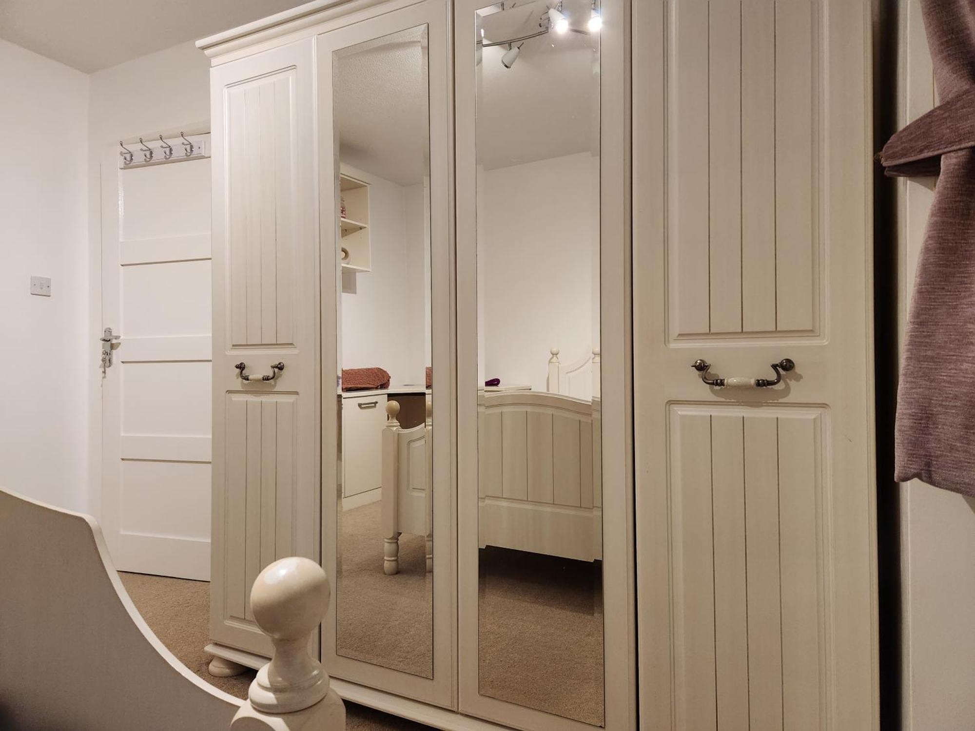 Elmdon House With 4 Spacious Bedrooms To Choose Birmingham Bagian luar foto
