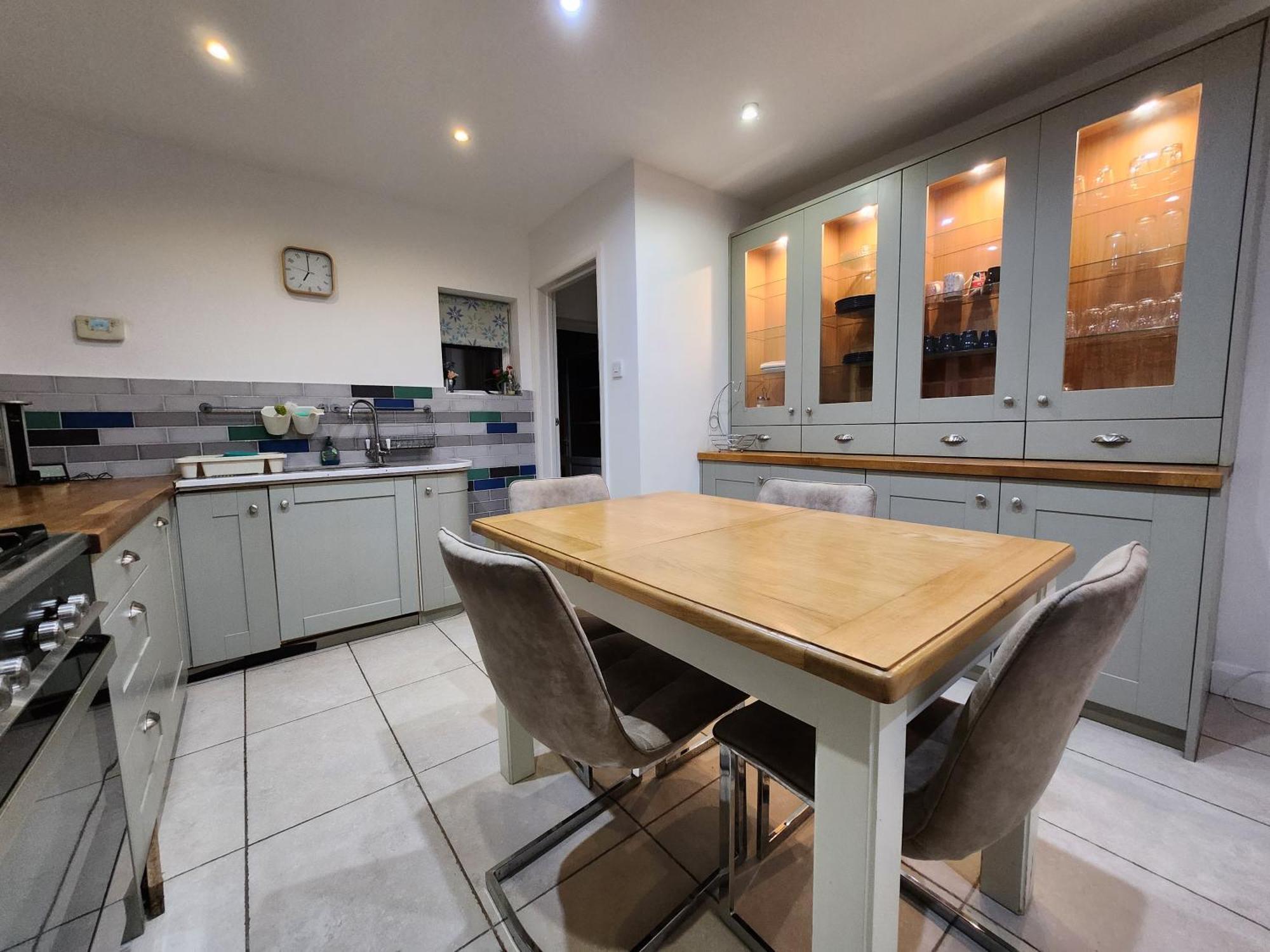 Elmdon House With 4 Spacious Bedrooms To Choose Birmingham Bagian luar foto