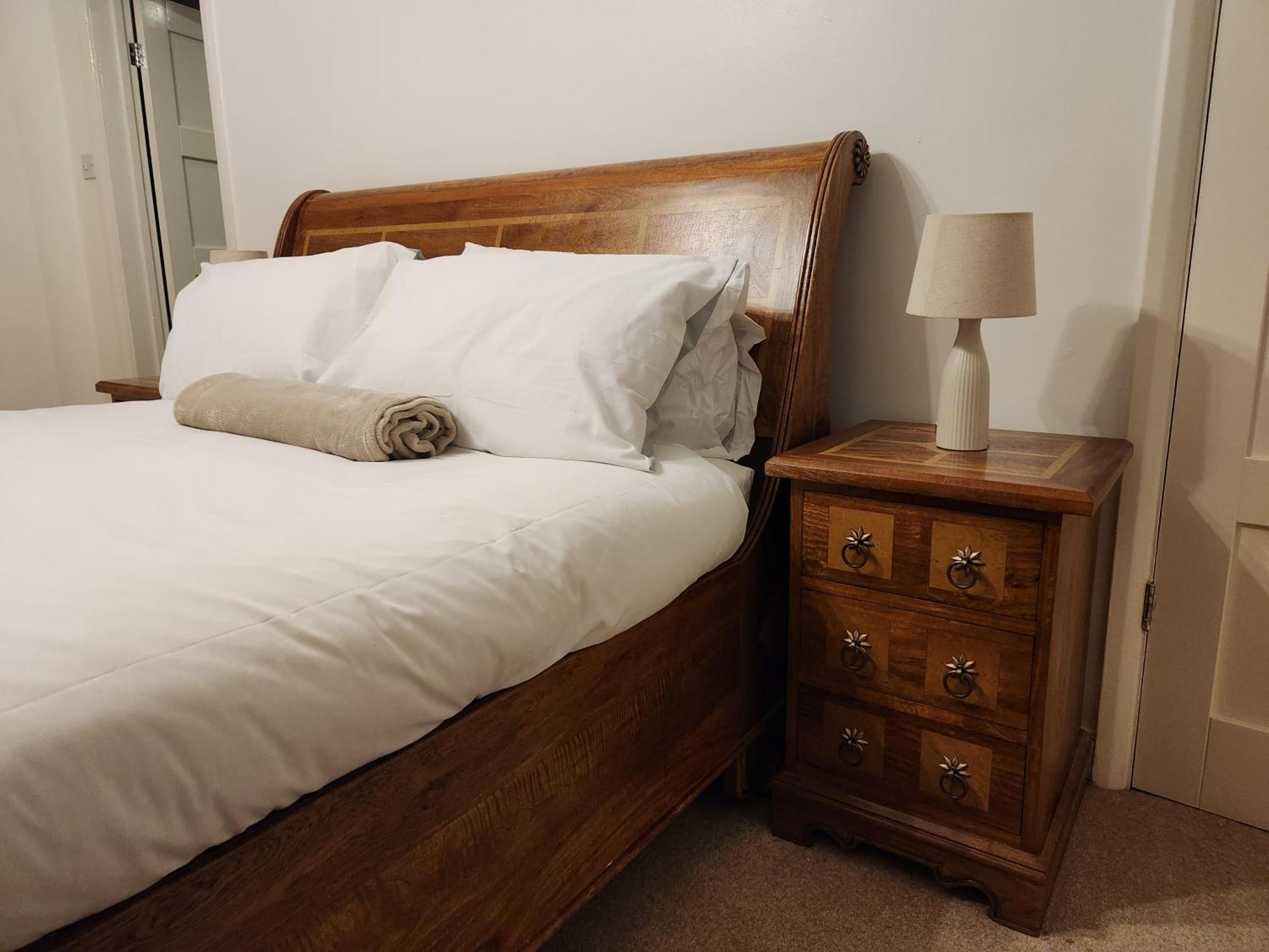 Elmdon House With 4 Spacious Bedrooms To Choose Birmingham Bagian luar foto