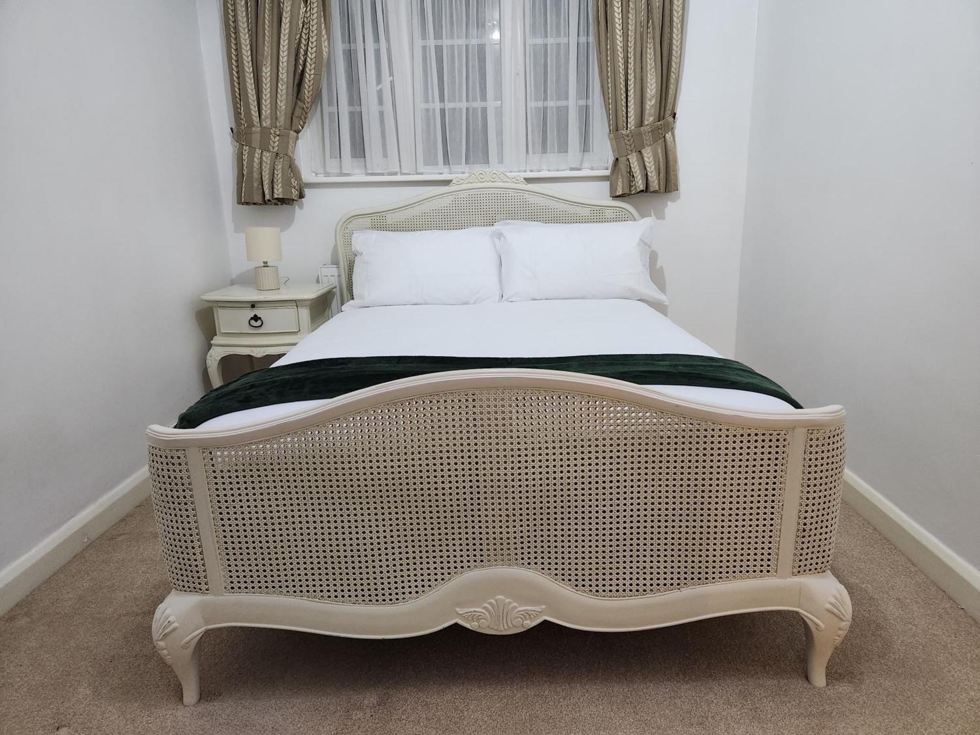 Elmdon House With 4 Spacious Bedrooms To Choose Birmingham Bagian luar foto