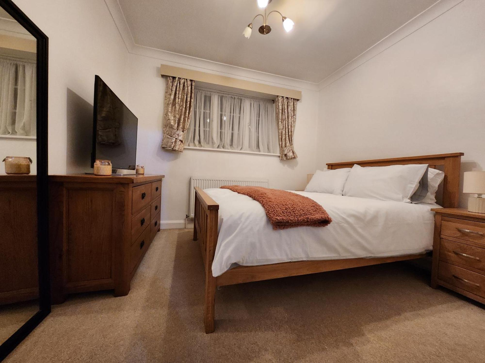 Elmdon House With 4 Spacious Bedrooms To Choose Birmingham Bagian luar foto