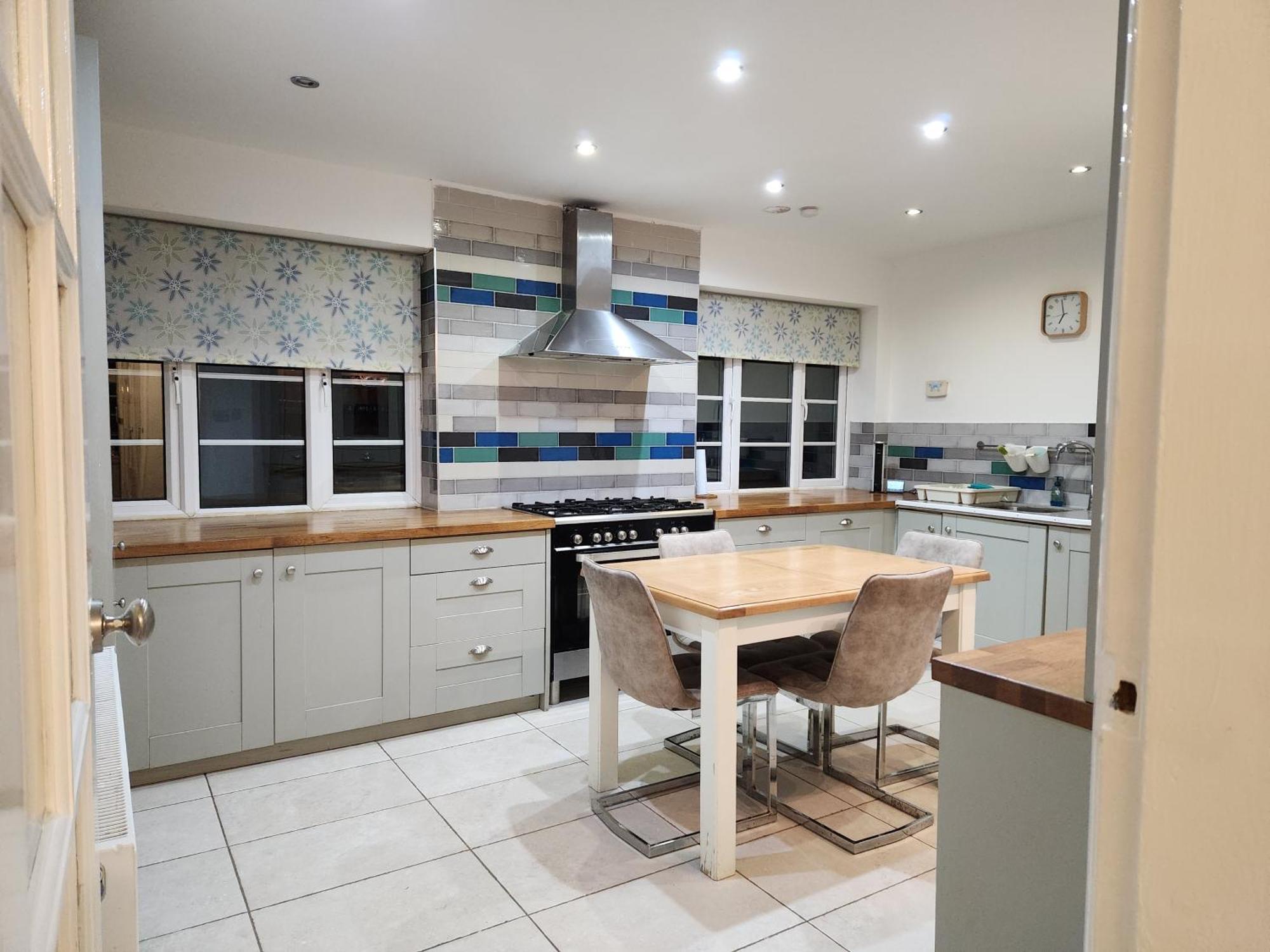 Elmdon House With 4 Spacious Bedrooms To Choose Birmingham Bagian luar foto
