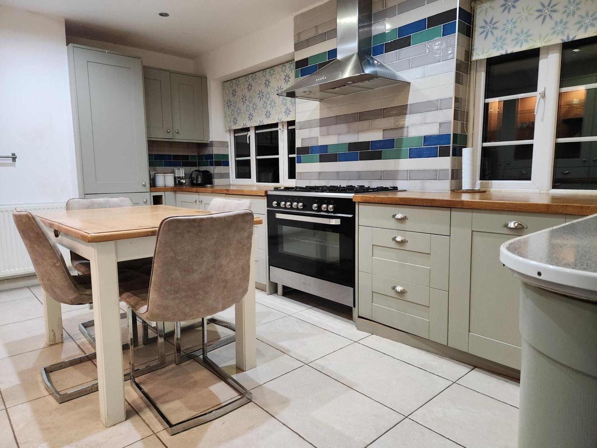 Elmdon House With 4 Spacious Bedrooms To Choose Birmingham Bagian luar foto