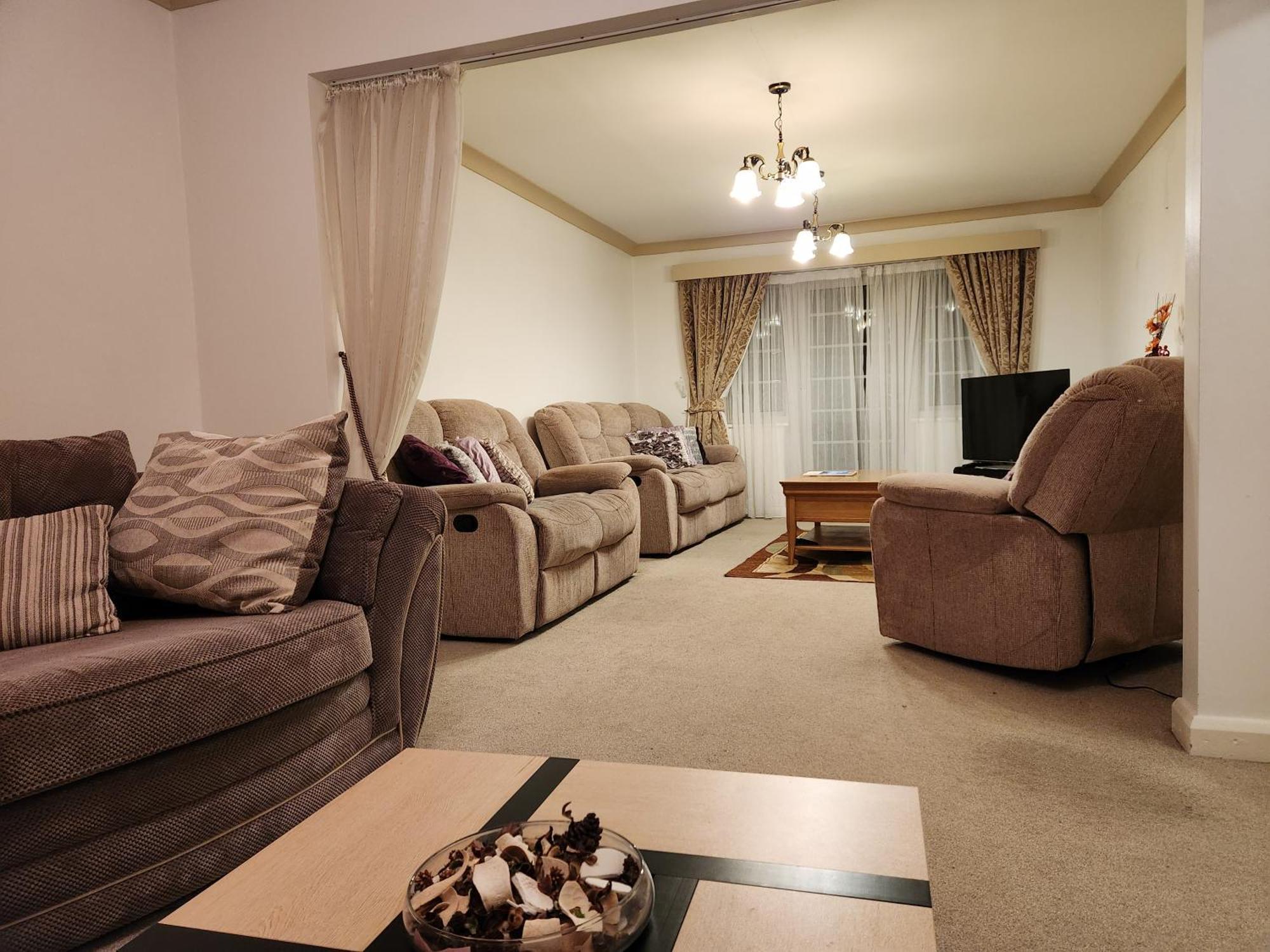 Elmdon House With 4 Spacious Bedrooms To Choose Birmingham Bagian luar foto